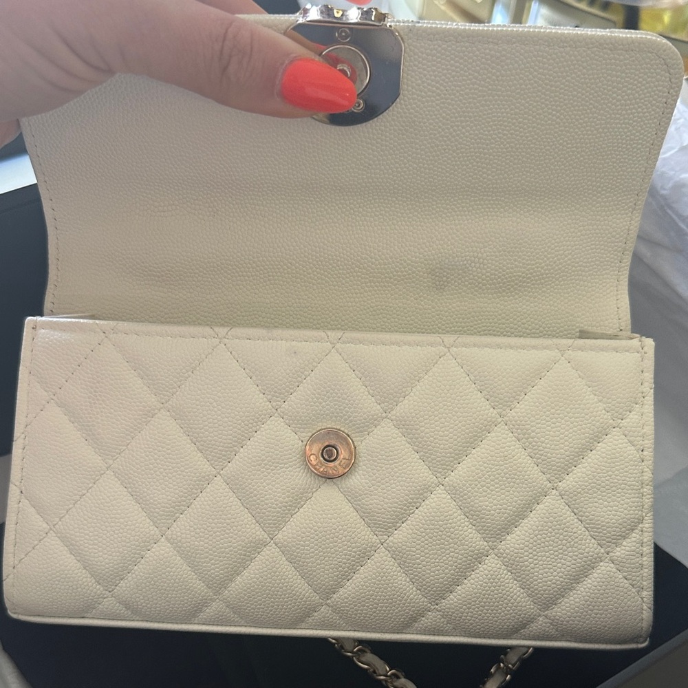 CHANEL Cream Quilted Leather Top Handle Shoulder Bag with Gold Chain - Picture 10 of 12
